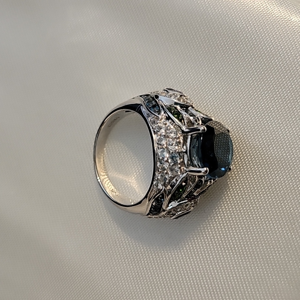 Victoria Wieck London, Blue topaz and Green Gemstone Ring - Picture 8 of 10